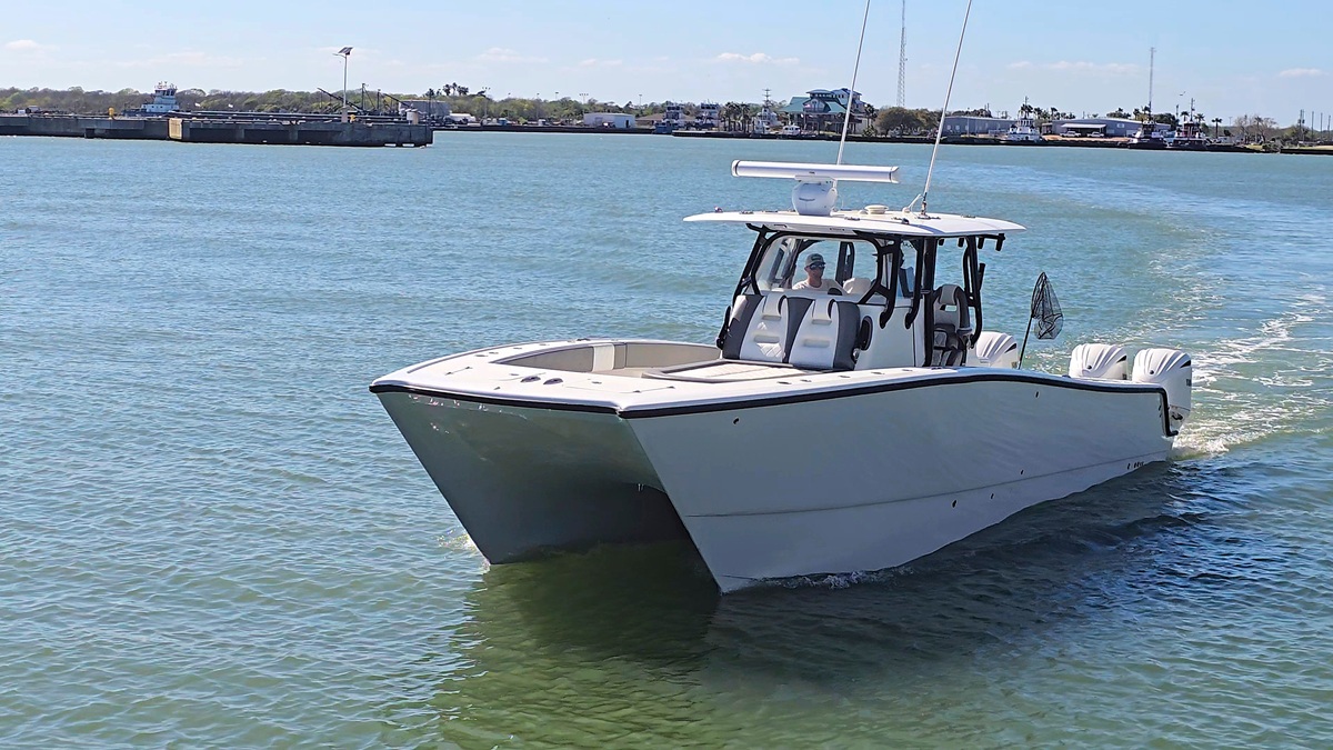 Free Line Center Console Freeman 37 Center Console | Up Above Adventures